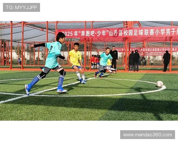 足球点燃激情青春梦想奋进新时代绿茵谱写辉煌篇章